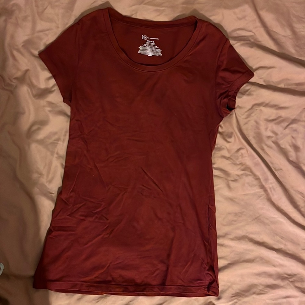 No Boundaries maroon/burgundy t-shirt